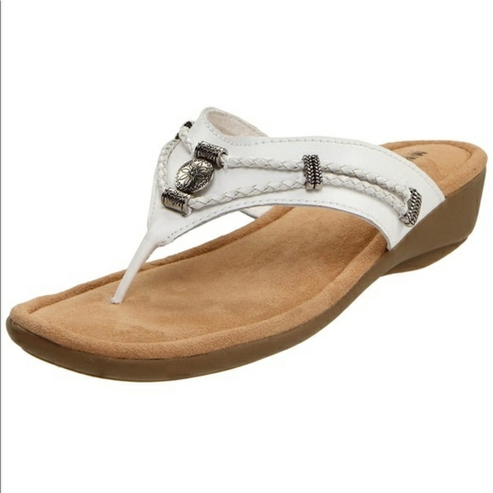 Minnetonka Silverthorn Thong Sandals